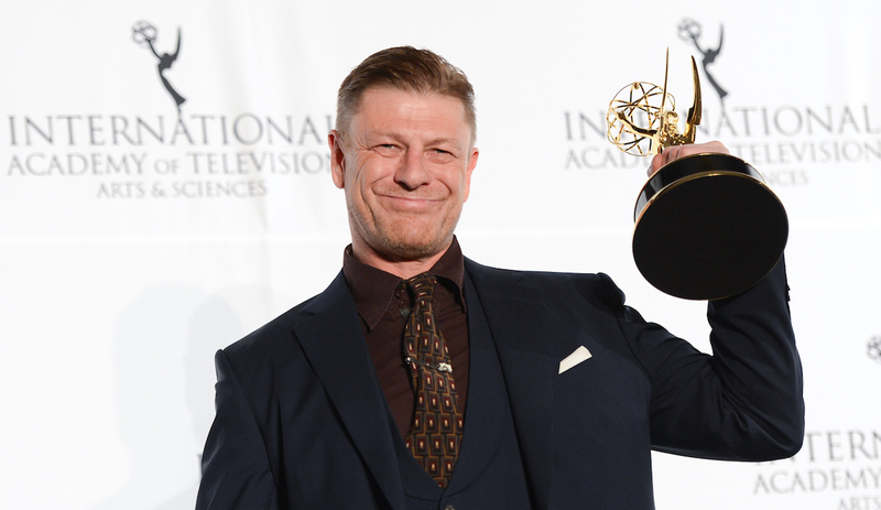 Sean Bean, recibiendo un premio Emmy.